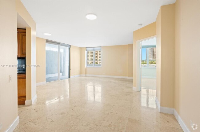 Building Photo - 701 Brickell Key