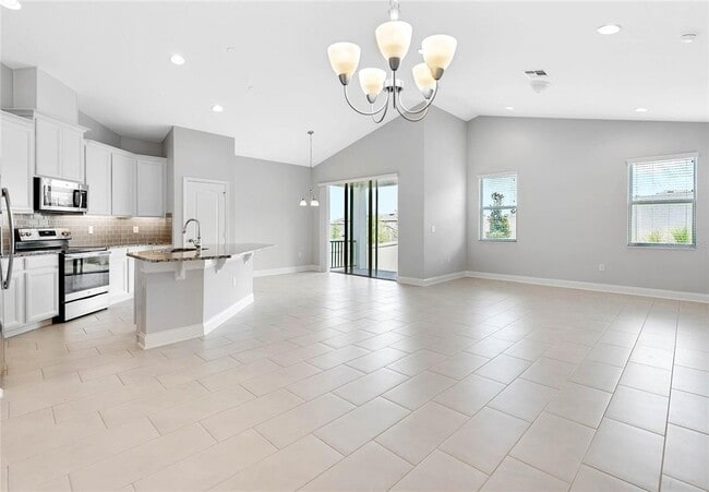 Building Photo - 17014 Crestmont Blvd