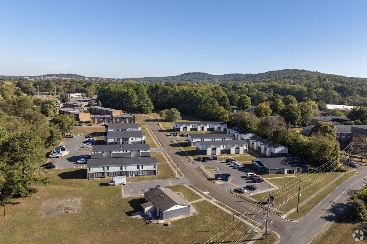 Primary Photo - Academy Apartments