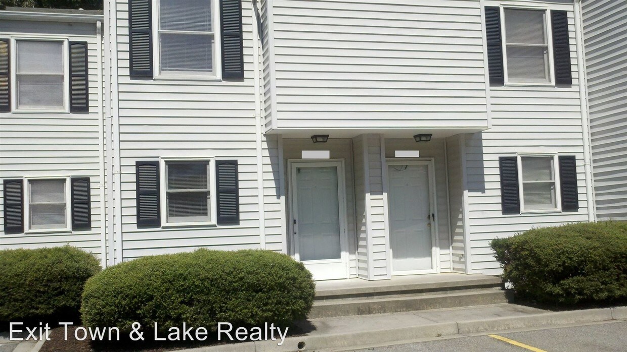 Primary Photo - 2 br, 1.5 bath Apartment - 216 Smith St.
