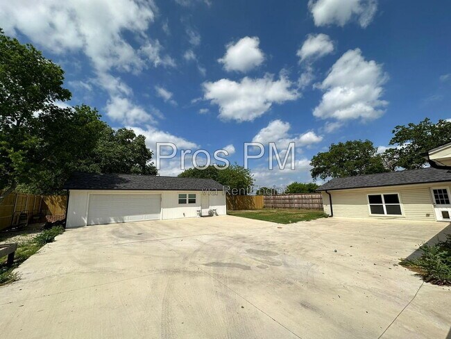 Foto del edificio - 106 Joyce Dr
