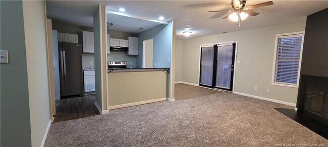 Building Photo - 667 Bartons Landing Pl