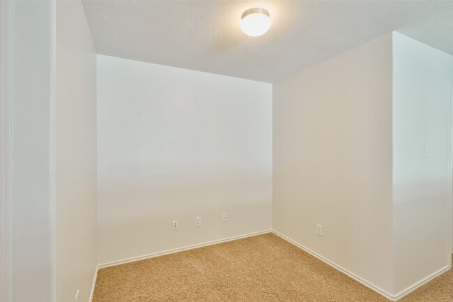 Foto del edificio - 327 Bloomhill Pl