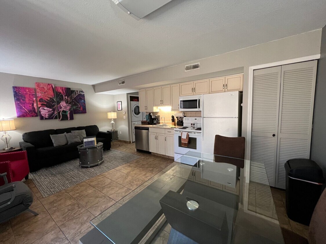 570 Abby Ln Unit 7, Branson, MO 65616 Room for Rent in Branson, MO