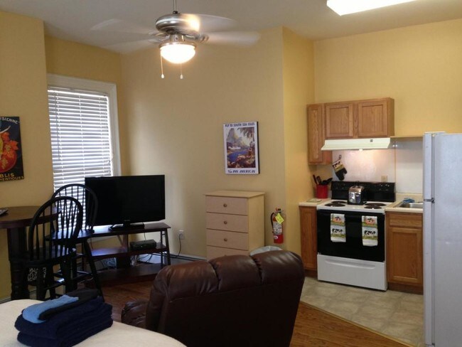 Foto del edificio - 1025 West Fourth Street, Apt 6