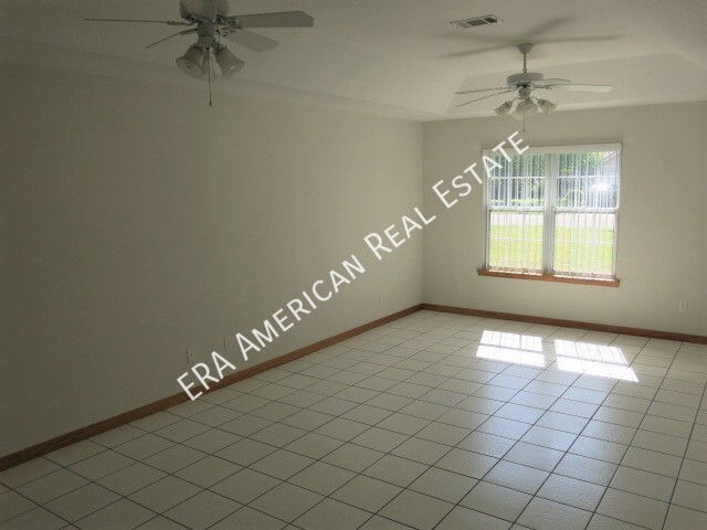 Building Photo - Shalimar Duplex!