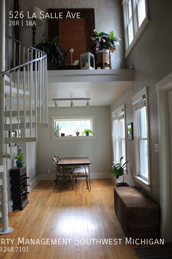 Building Photo - Adorable bungalow in downtown St. Joseph!
