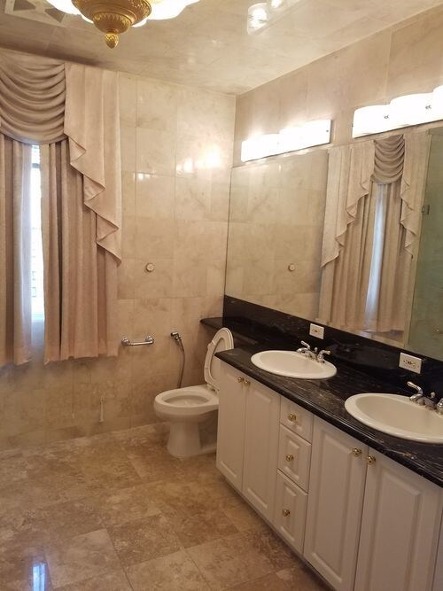 Building Photo - 195 River Rd