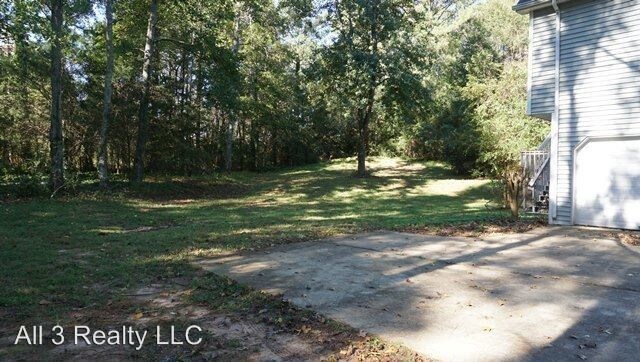 Building Photo - 2115 Fairlane Ct