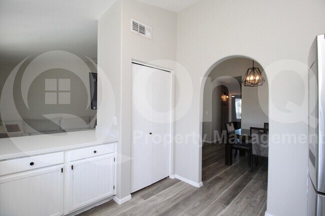 Foto del edificio - 6335 E Brown Rd