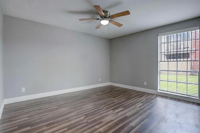 Building Photo - 12500 Sandpiper Dr