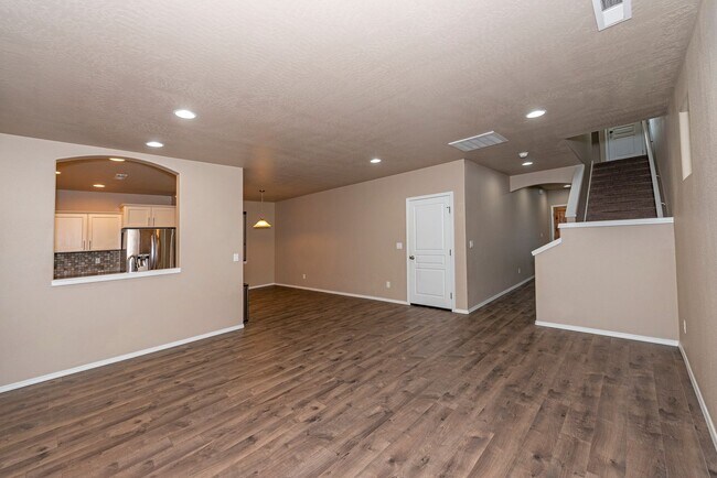 Foto del edificio - CHECK OUT THIS SPACIOUS CRAFTSMAN STYLE HOME IN ASPEN RIM!!
