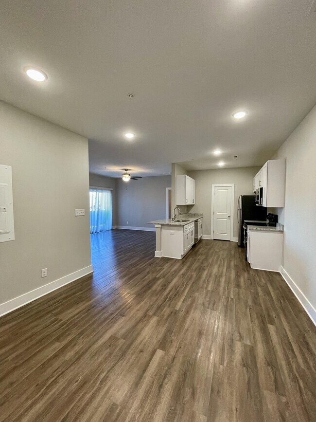 Building Photo - 456 English Commons Dr