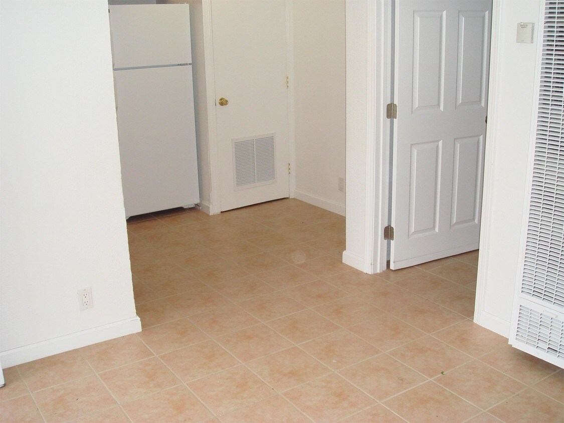 Building Photo - 986 Di Giulio Ave