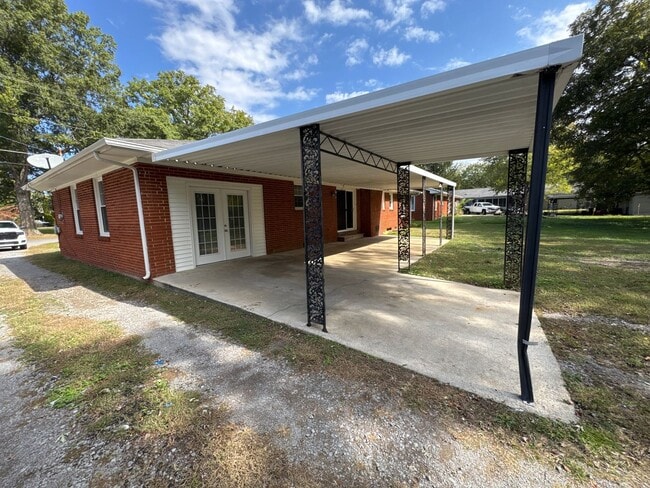 Building Photo - Fully Renovated 3-Bedroom Brick Home Near ...