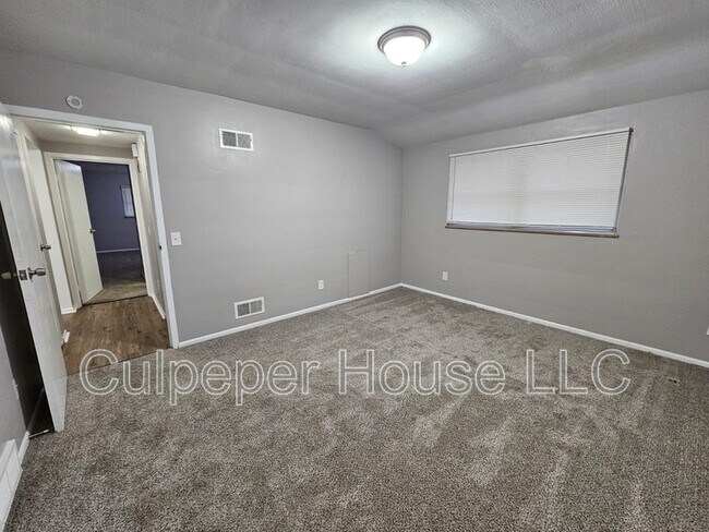 Foto del edificio - 4102 Garden Estates Dr