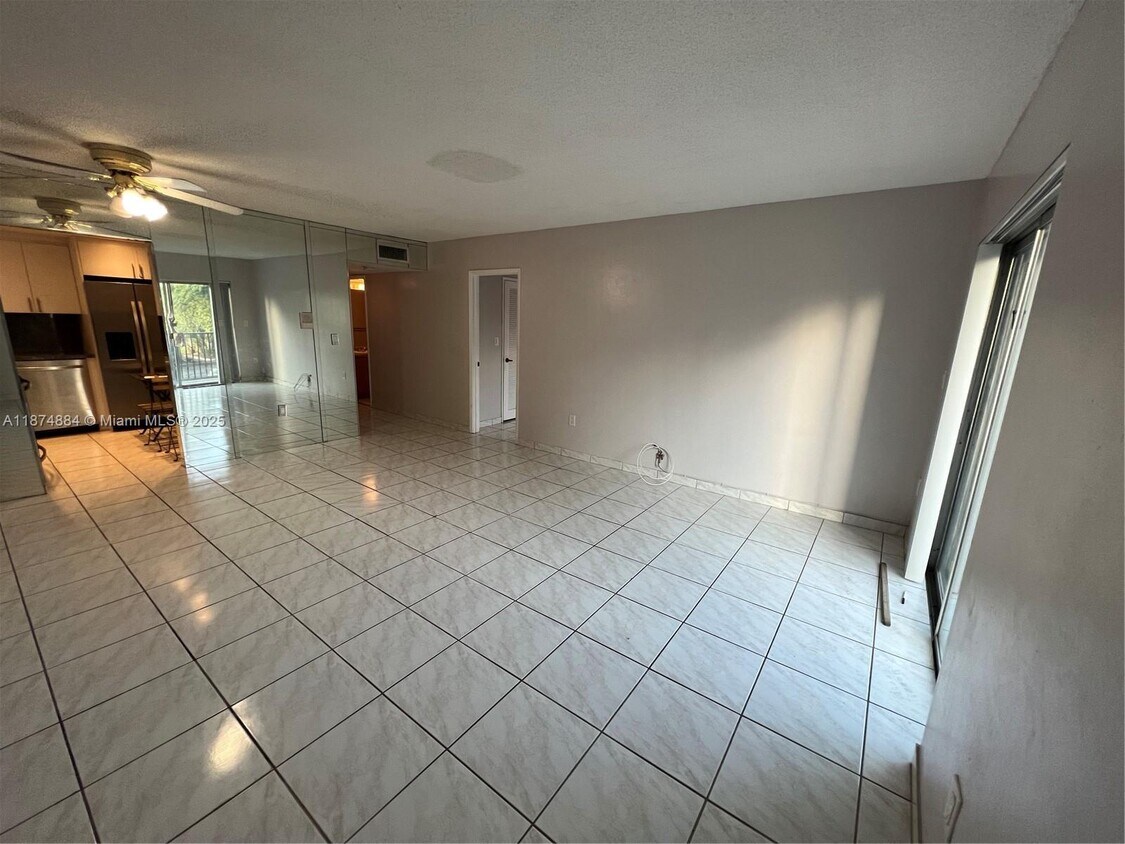 Foto principal - 5731 NW 37th St