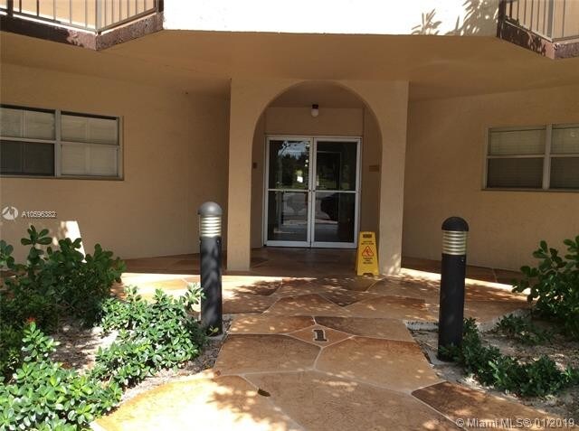 Building Photo - 6201 N Falls Cir Dr