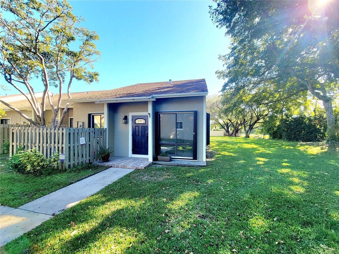 3504 NW 111th Ave, Sunrise, FL 33351 Townhome Rentals in Sunrise FL