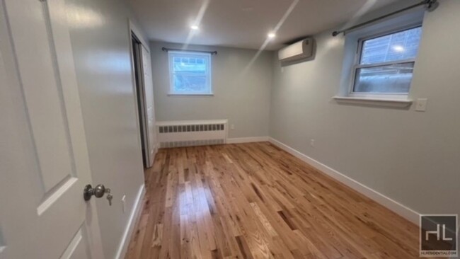 Building Photo - BEAUTIFULLY GUT RENOVATED MODERN 2 BEDROOM...