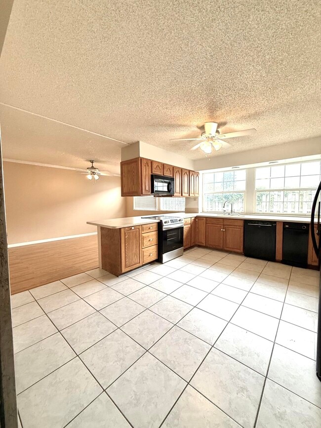 Building Photo - 6745 Venetian Dr