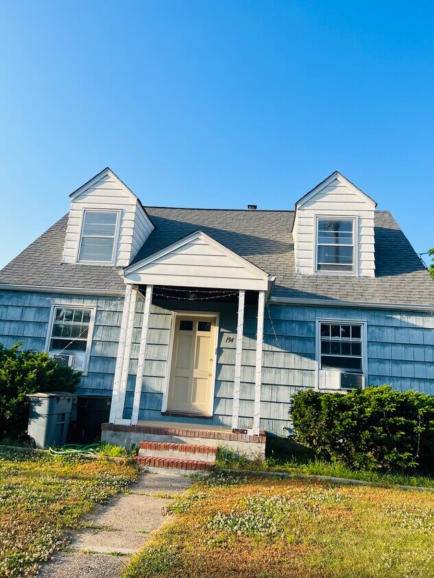 Foto principal - 194 Emeline Ave