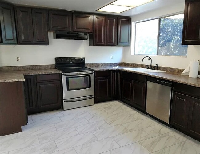 Foto del edificio - 632 Kenoak Dr