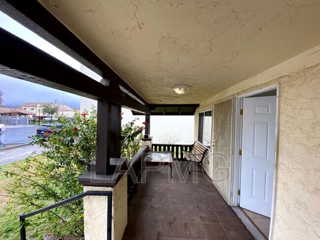 Foto del edificio - 432 N Maclay Ave