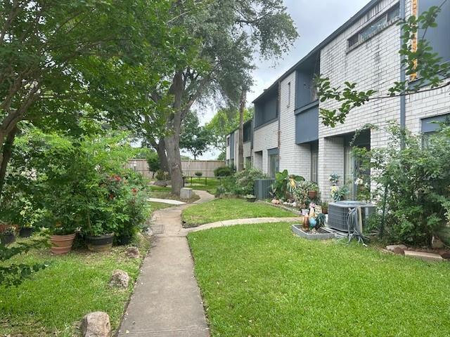 Building Photo - 9009 Imogene St