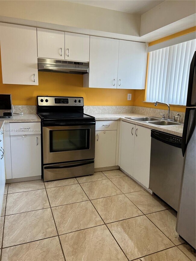 Foto del edificio - 14905 SW 80th St