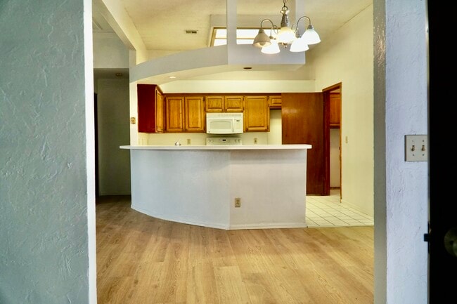 Building Photo - 5004 SE 84th St