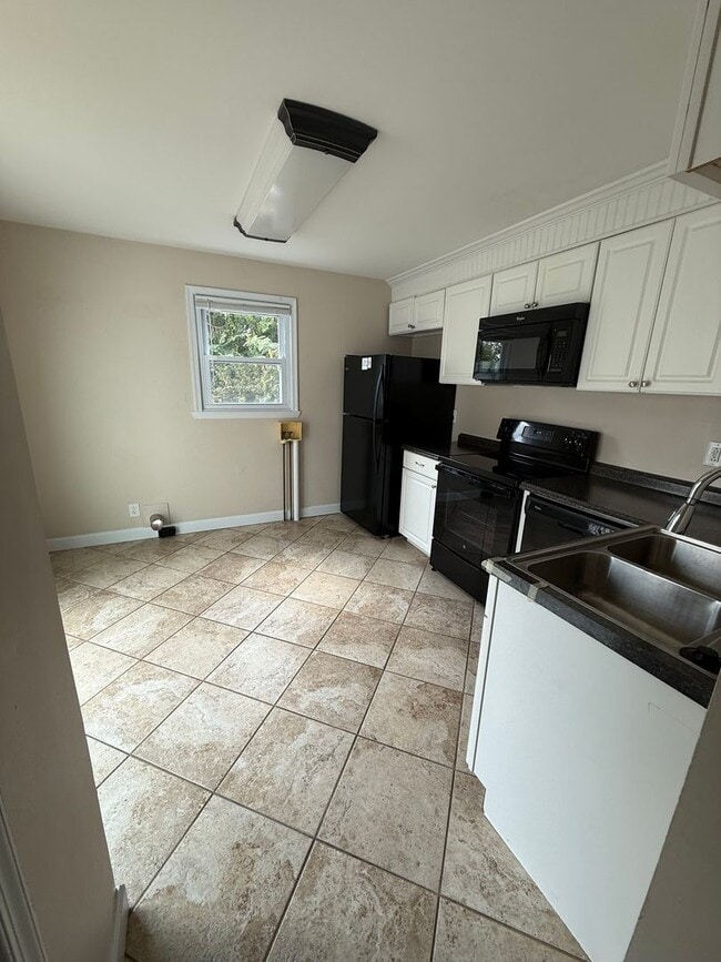 Building Photo - Single Family House located on Liberty Str...
