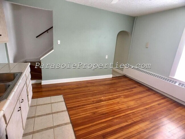 Foto del edificio - 704 Cooney St