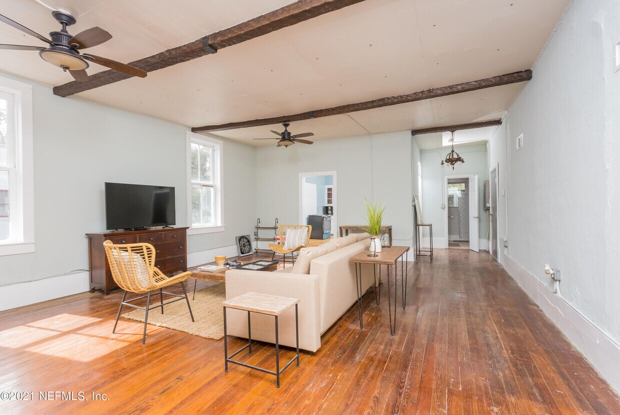 214 NE 1st St, Micanopy, FL 32667 Condo for Rent in Micanopy, FL