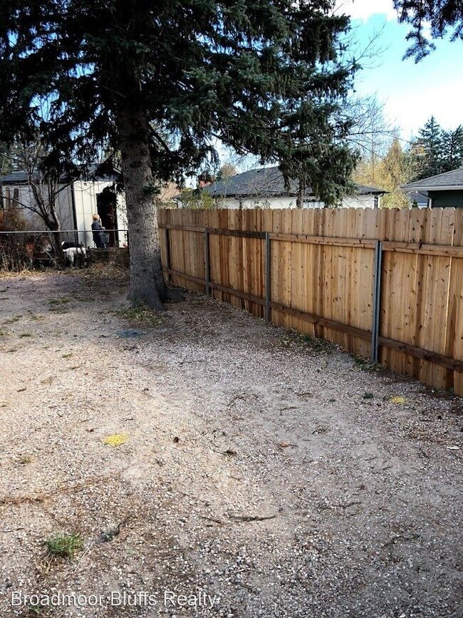 Building Photo - 3 br, 1 bath House - 610 Three Eagles St.