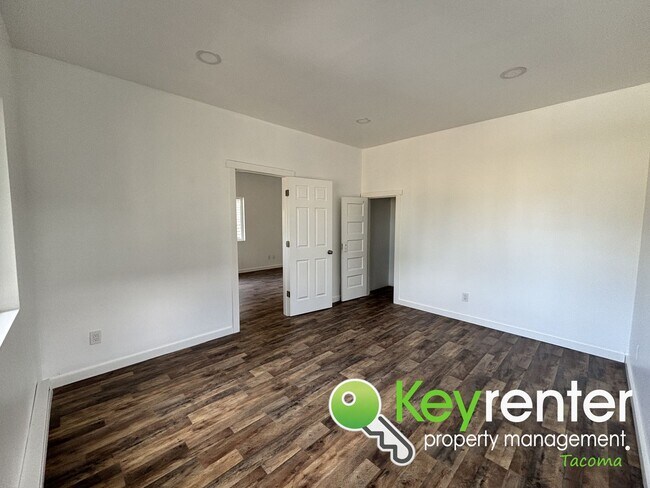 Building Photo - Updated 3-Bedroom Home for Rent in Central...