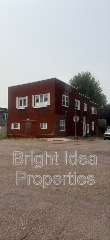 Building Photo - 1051 Arkwright St N