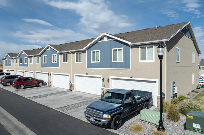 Building Photo - Herriman Townhomes - FC