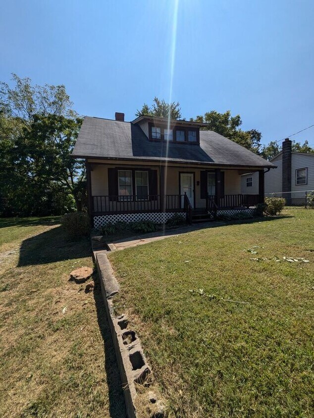 Foto principal - 3BD/1BA Home in Hickory