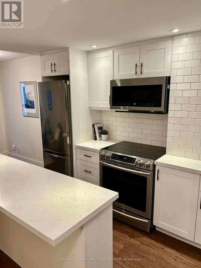 Building Photo - 88 Charles St E