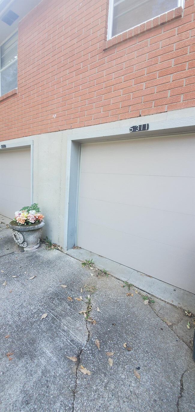 Building Photo - 2 Bedroom Duplex for Rent!
