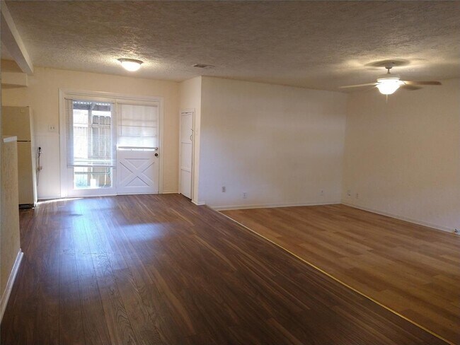 Foto del edificio - 309 Denham Ave