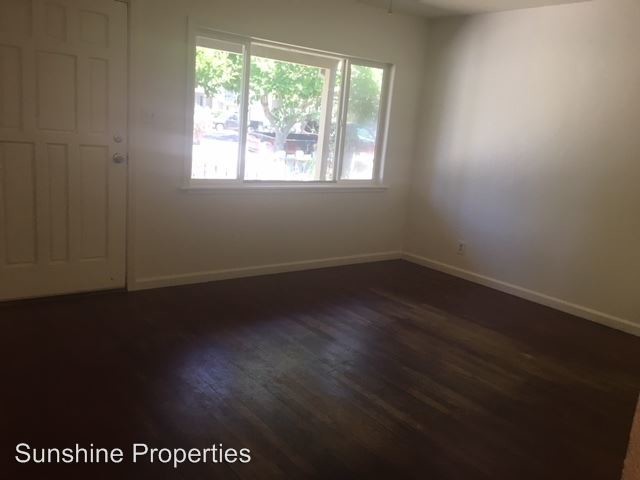 Foto del edificio - 2 br, 1 bath House - 1063 Elm Street