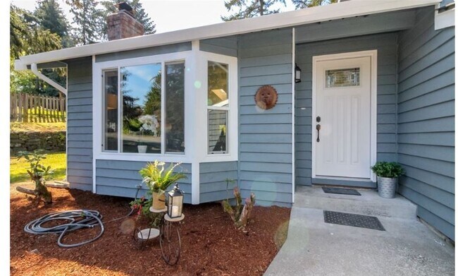 Building Photo - Beautiful 3+ bedroom home in Rainier Meado...