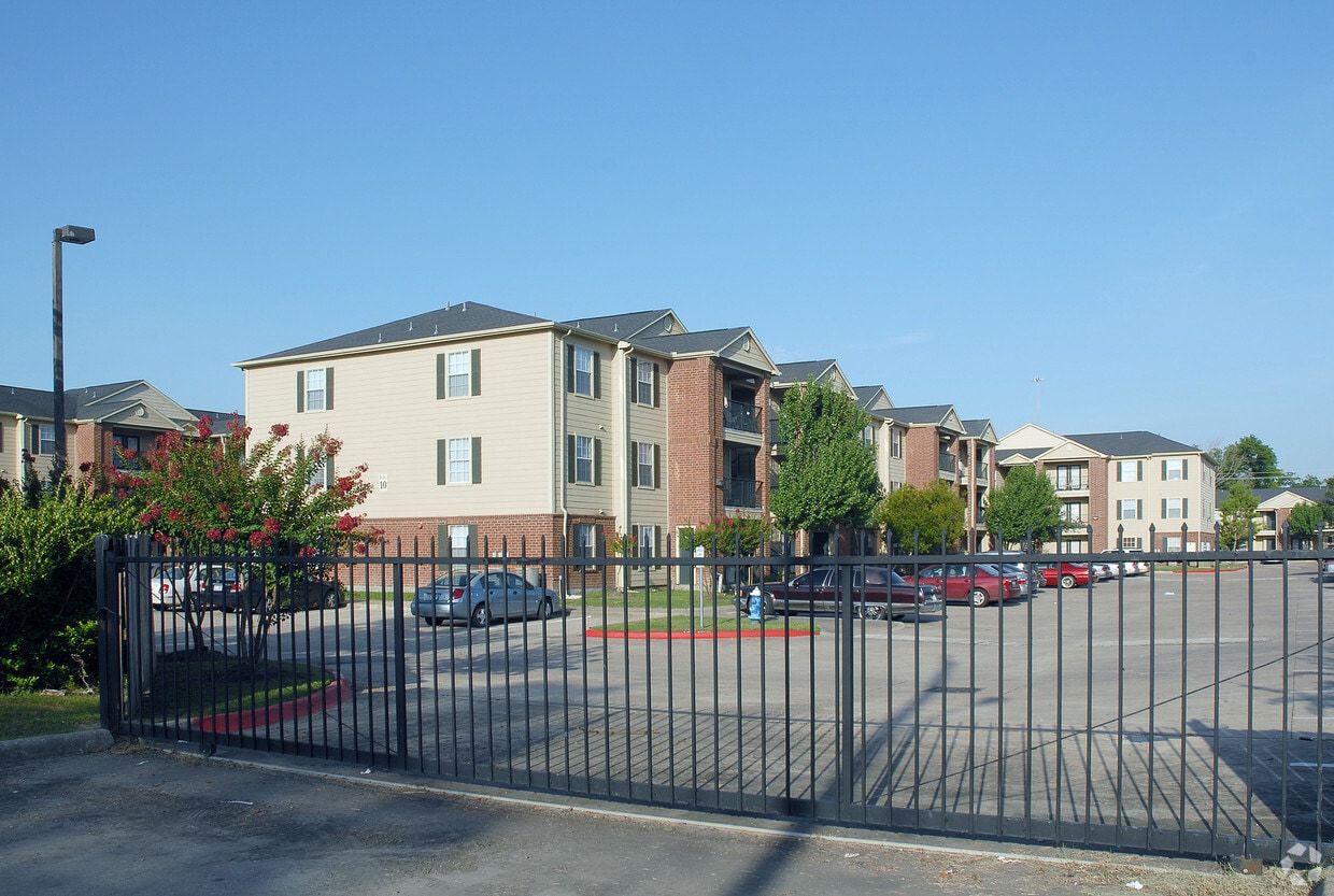 Building Photo - 8124 Canyon St