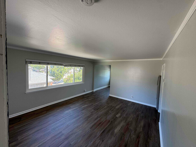 Building Photo - 922 Academy Ave