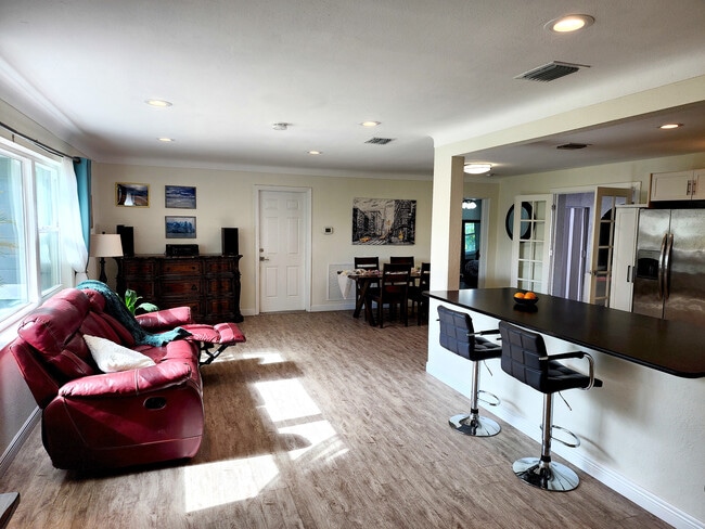 Building Photo - 6049 45th Ave N