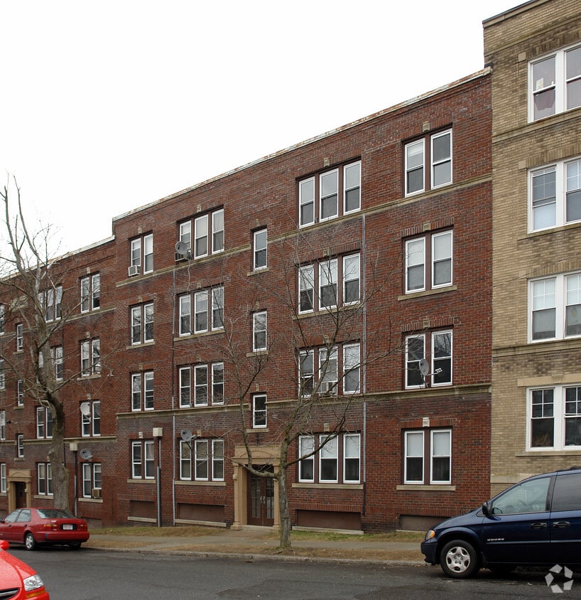 Building Photo - 192 Oak St