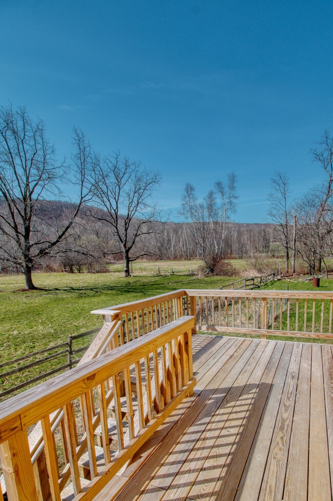 Private Deck - 935 N Main St