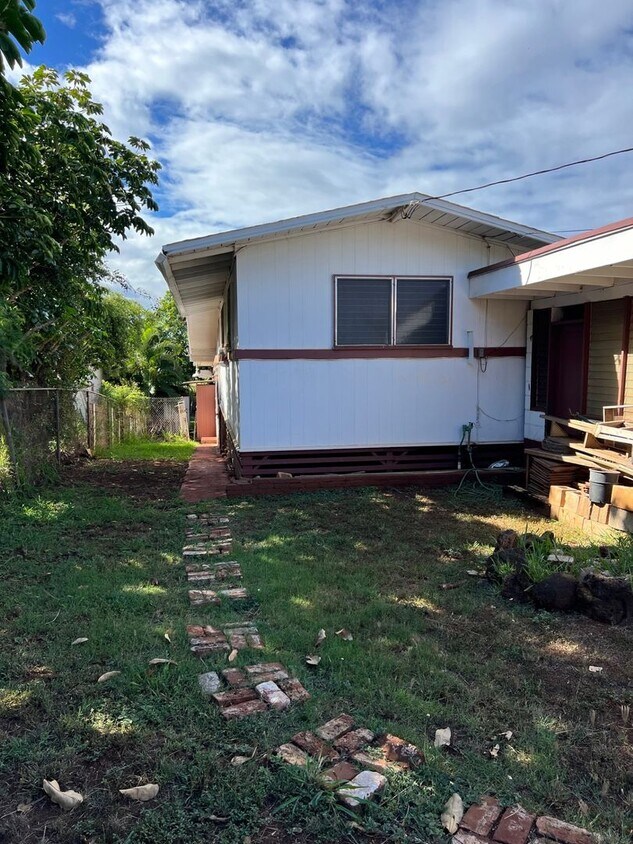 Primary Photo - Single Family House 3 bedroom